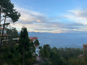 Từ Nagarkot có thể nhìn thấy những dãy núi Himalaya từ xa 